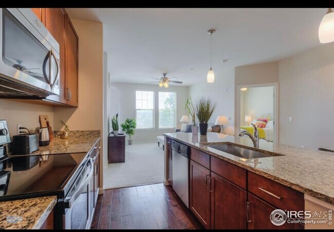 Kitchen - 13598 Via Varra