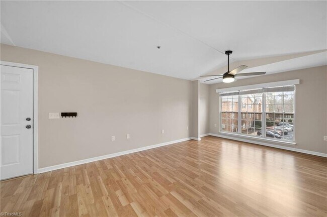 Building Photo - 3712 Cotswold Ave