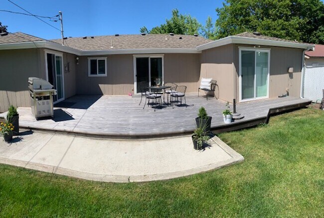 Building Photo - Beautifully Updated 3 Bedroom 1 Bath Home in the Spokane Valley