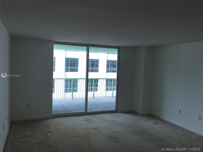 Building Photo - 1200 Brickell Bay Dr