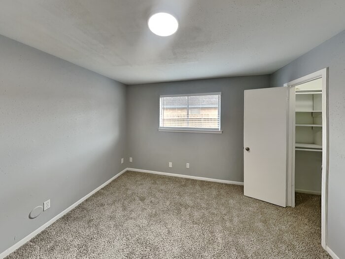 Building Photo - 15727 Cascade Point Dr