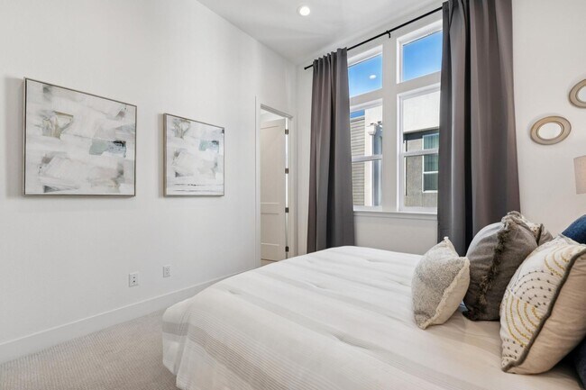 Building Photo - 3479 Client Cmn