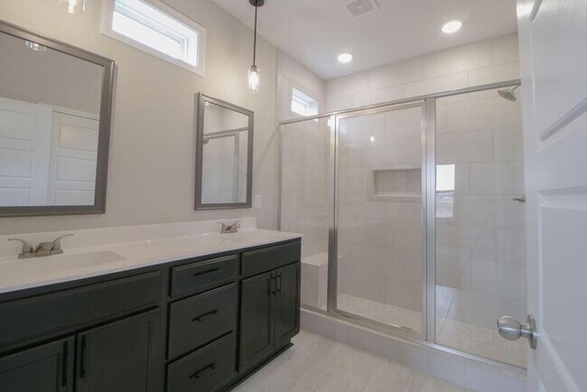 Building Photo - 485 Herman Dr