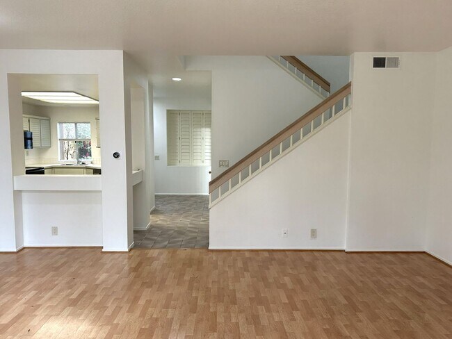 Building Photo - 41 Vassar Aisle