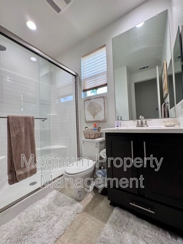 Building Photo - 38572 Rosegate Pl