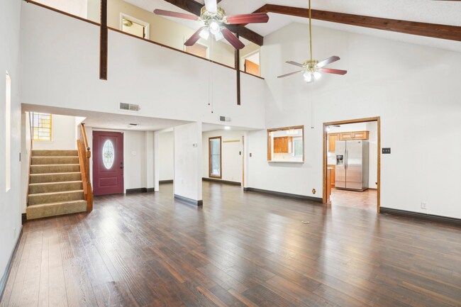 Building Photo - Beautiful Home Located in Thousand Oaks Move in Ready!