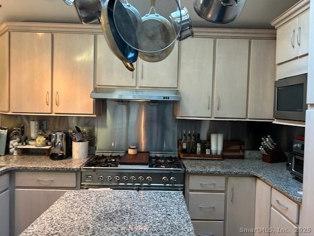 Building Photo - 24 Colonial Dr