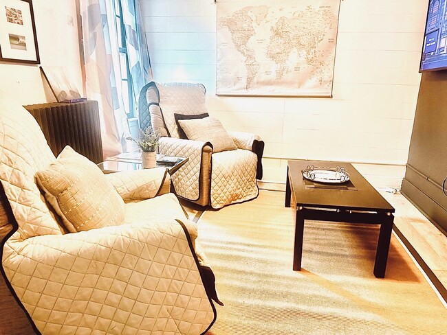 Building Photo - 167 Broadway