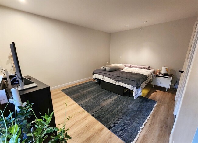 Building Photo - 416 Commonwealth Ave