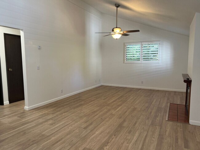 Building Photo - 1024 Paloma Ave