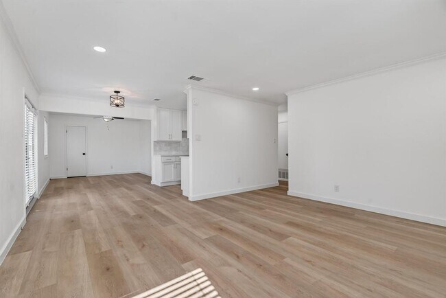 Building Photo - 8400 Seminary Ridge Dr