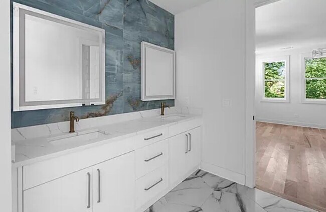 Building Photo - 2323 Carter Ave