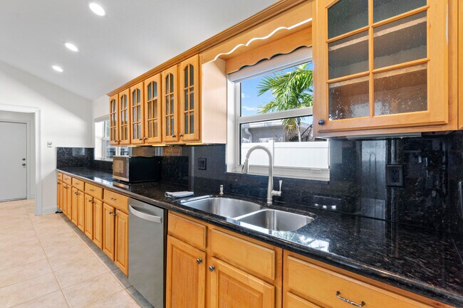 Building Photo - 4545 Brandywine Dr