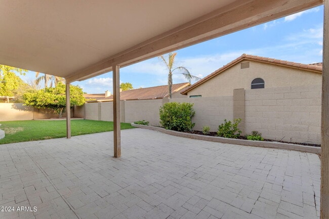 Building Photo - 387 W Larona Ln