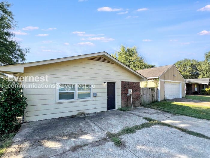 Building Photo - 6175 Forestgate Rd