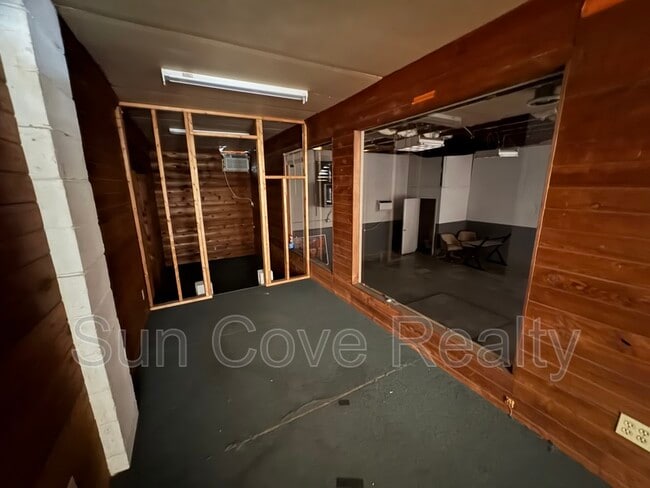 Building Photo - 14401 N Nebraska Ave