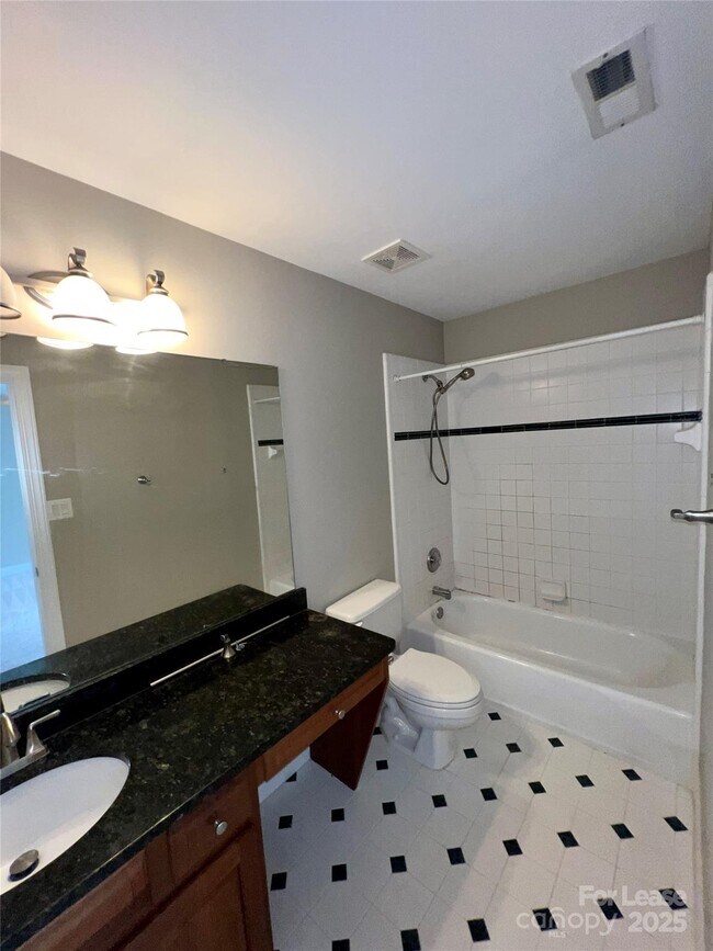 Building Photo - 4432 Shannamara Dr