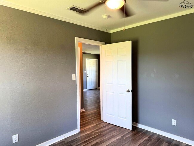 Building Photo - 2949 Cunningham Dr