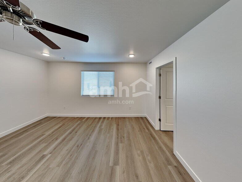 Building Photo - 12532 W Flynn Ln