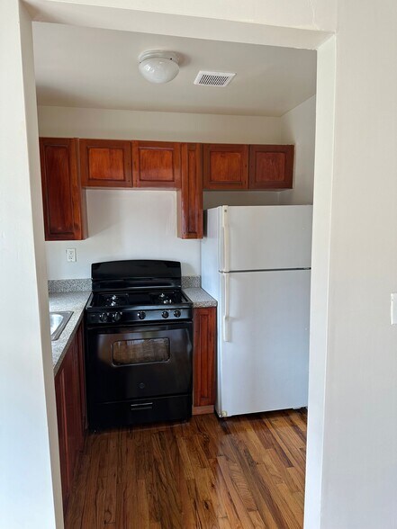 Building Photo - 2861 Grace Ave