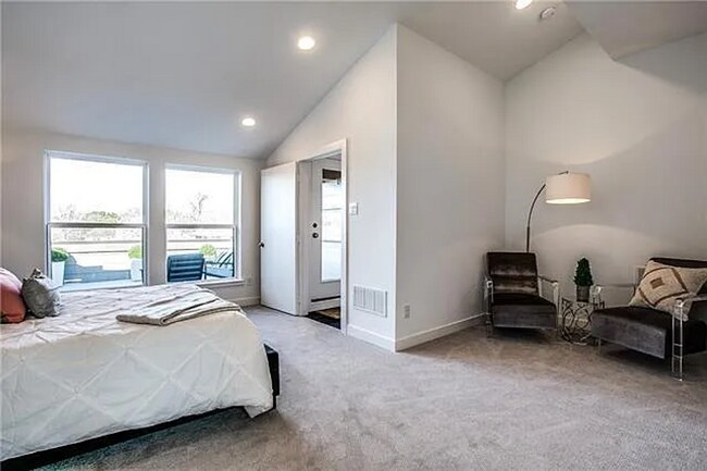 Building Photo - Built in 2018, this 3 bed, 3 bath luxury t...