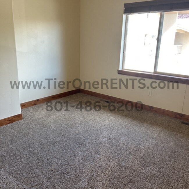 Building Photo - NO DEPOSIT Option Available for This Prope...