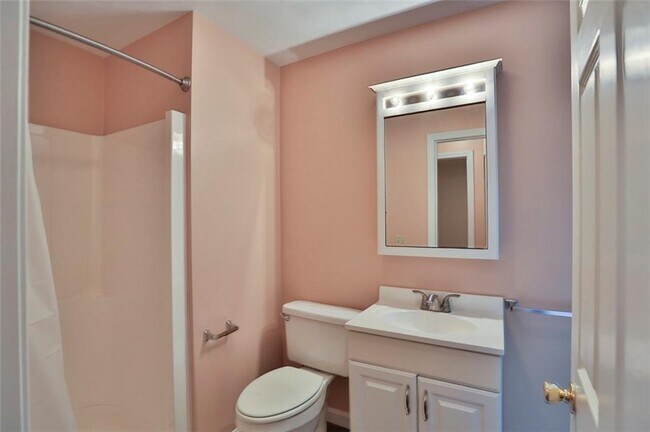 Building Photo - 2840 Hartford Ave