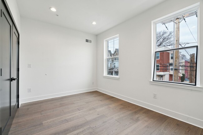 Building Photo - Brand New Townhome in Brewerytown