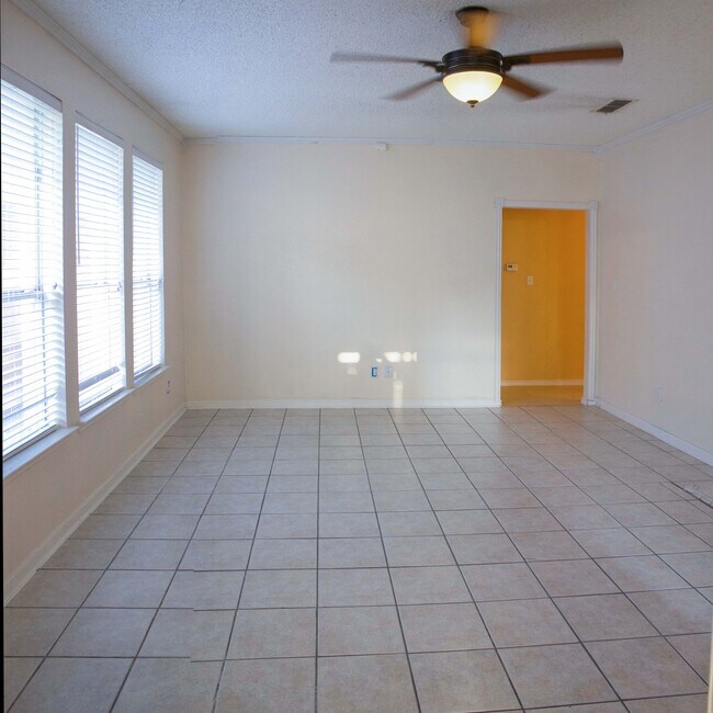 Building Photo - 7212 Park Creek Cir W