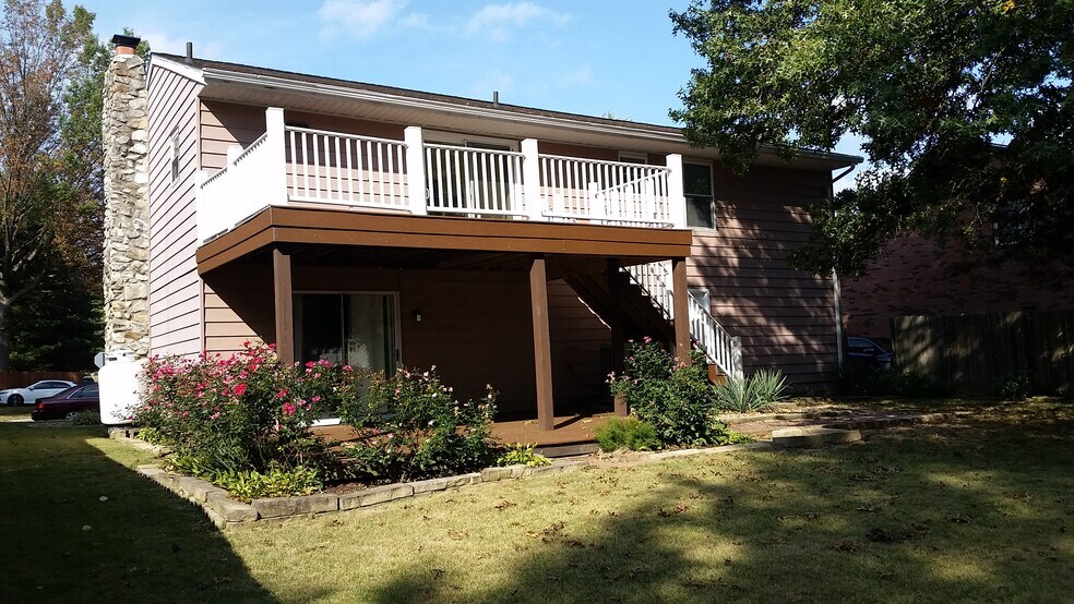 Covered Patio/Deck (bottom goes into Family Room, top goes into Dining/Kitchen Area) - 529 Strawberry Hill Rd