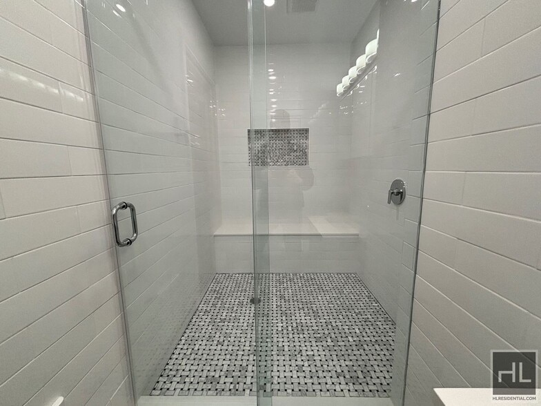 Building Photo - FIFTH AVENUE