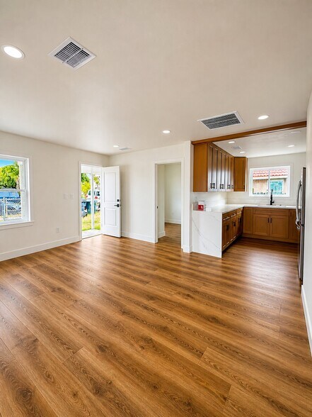 Building Photo - 8806 Chantry Ave