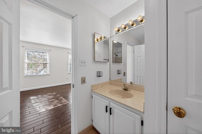 Building Photo - 219 Heather Ct