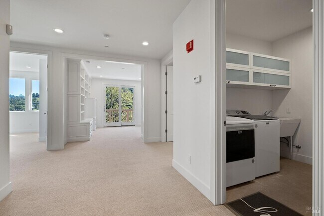 Building Photo - 43 Baywood Terrace