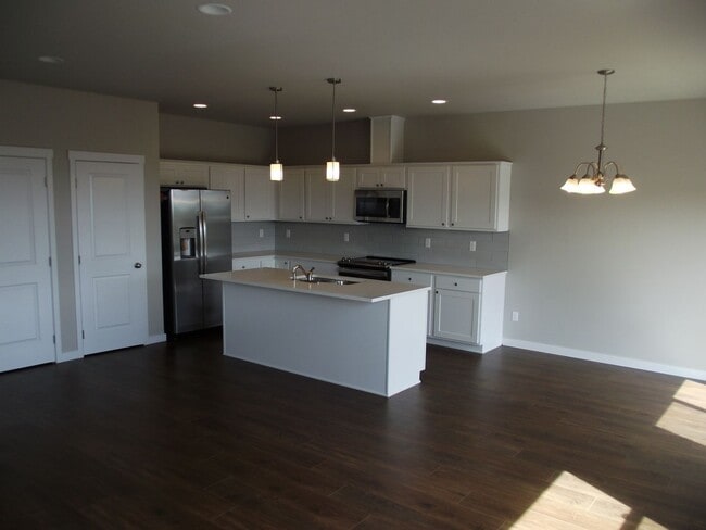 Building Photo - Spacious 4-Bedroom Home Near Philomath Sch...