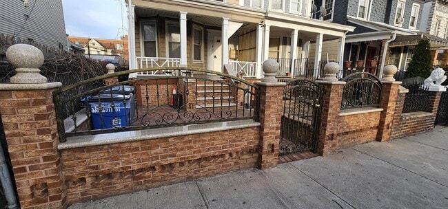 Building Photo - 535 E 29th St