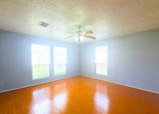 Building Photo - 10919 Pigeonwood Dr