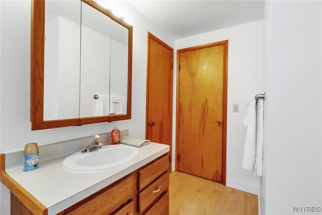 Building Photo - 28 Mead St