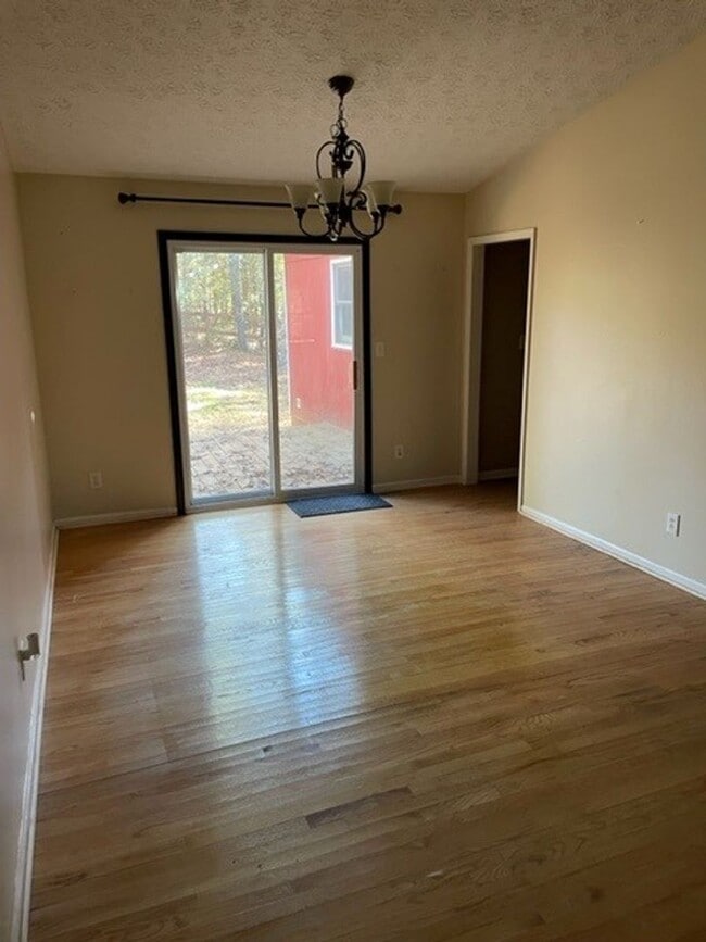 Building Photo - 468 Davis Rd