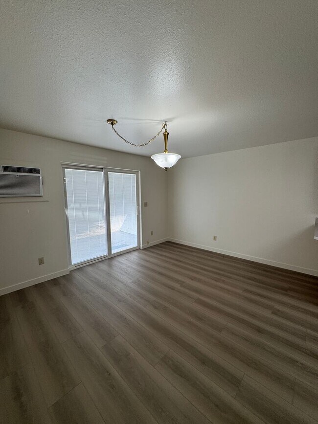 Building Photo - 1018 Holbrook Ct