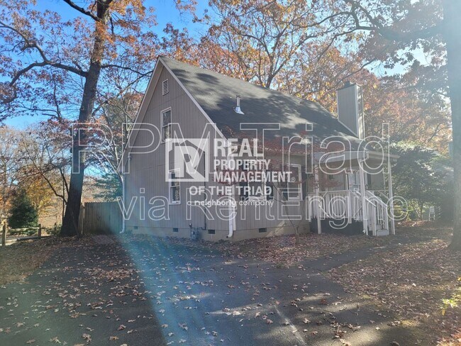 Building Photo - 1349 Brookwood Dr
