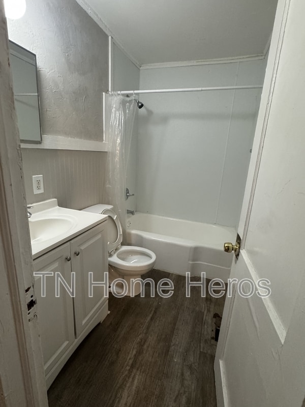 Building Photo - 1709 Crestview St