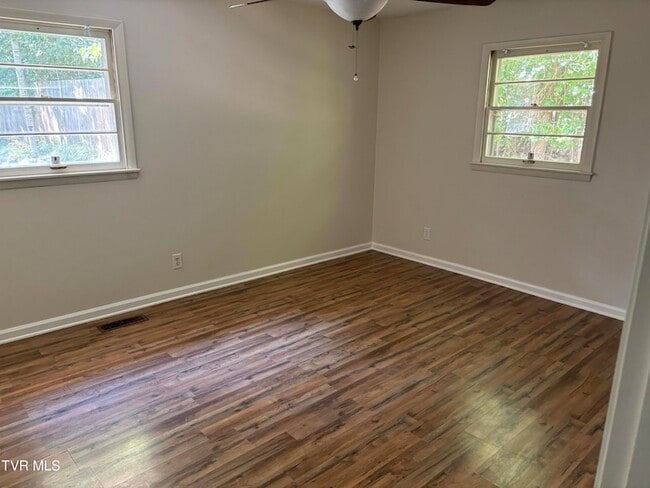 Building Photo - 2703 W Walnut St