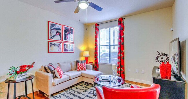 Building Photo - Refined Living Awaits – 2-Bedroom Home