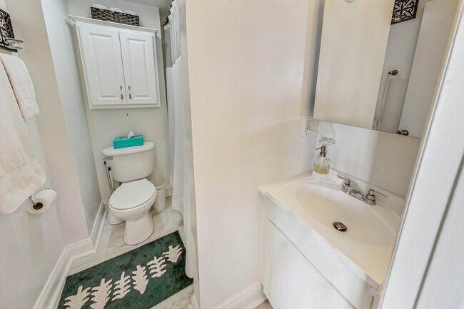 Building Photo - 1701 16th St NW