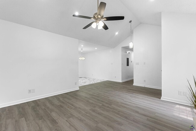 Building Photo - 118 Greentree Pkwy