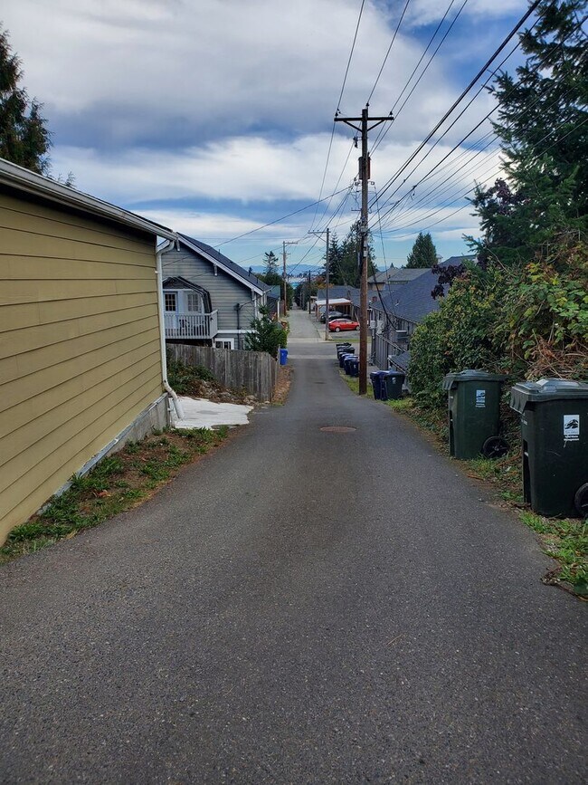 Building Photo - JYG: 3414 Duplex