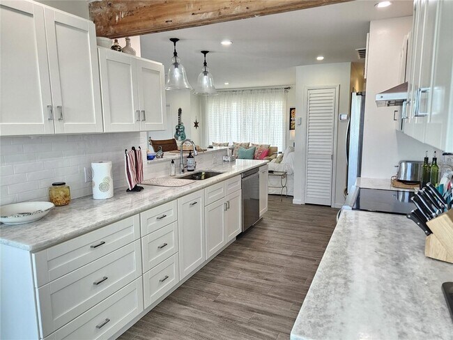 Building Photo - 2353 Bal Harbour Dr