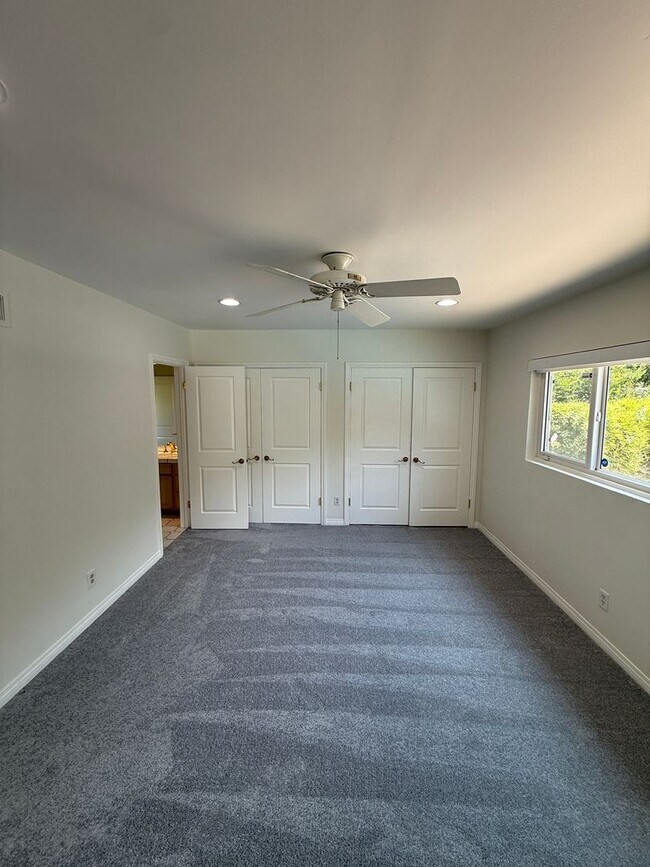 Building Photo - Beautiful One Level, 3 Bedroom, 3 Bathroom Tarzana Pool Home for Lease!