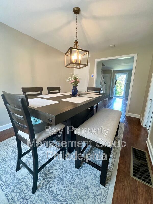 Building Photo - 4818 Woodland Ave